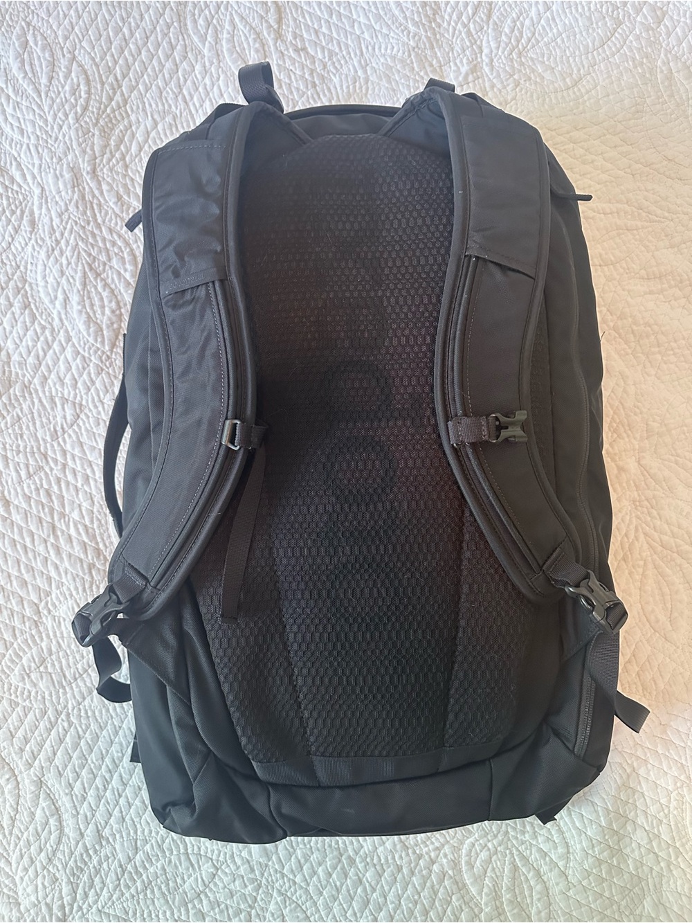 Cotopaxi Allpa 42L Black Travel Pack (unisex) - Picture 2 of 9